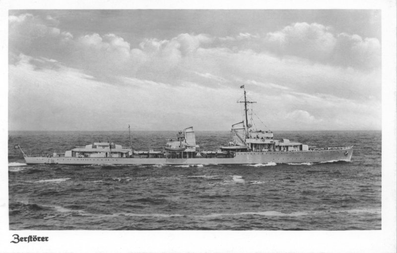 unknown destroyer of the Zerstörer 1934 class (unknown postcard)